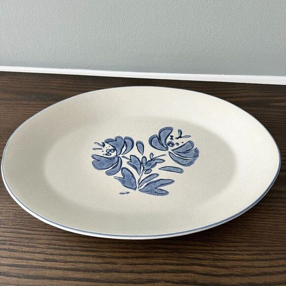 Yorktowne by PFALTZGRAFF 14” Oval Baker Stoneware Tan Blue Trim Flower Pattern